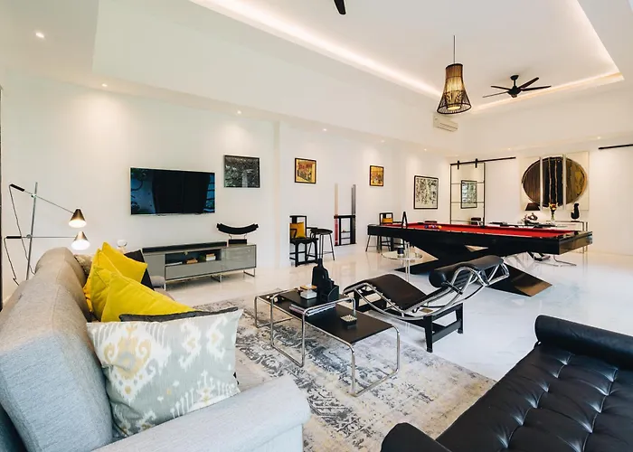 Luxury 3br With Pool, Billiards, & Sound In Umalas Villa Canggu